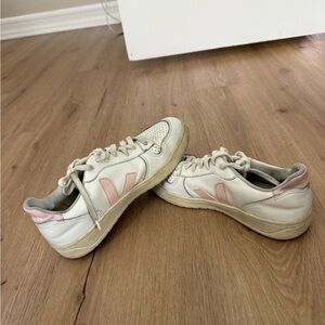 Veja Women's Sneakers in White and Soft Pink